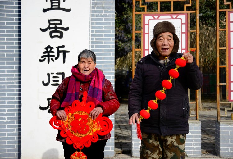 新春走基層丨新年來張全家福吧！攝影志愿者用光影為村民留住煙火年年