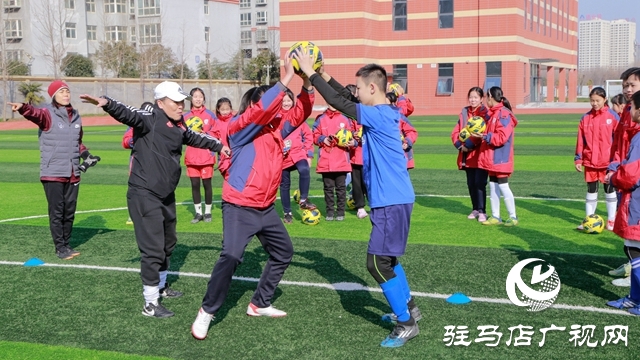 “奔跑吧•少年”冠軍進校園活動走進駐馬店實驗小學(xué)