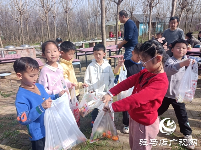 駐馬店實(shí)驗(yàn)小學(xué)開展“三月雷鋒行 溫暖似春風(fēng)”學(xué)雷鋒系列志愿活動