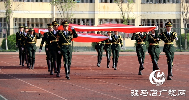 駐馬店職業(yè)技術學院舉行2022級新生軍訓匯報表演暨表彰大會