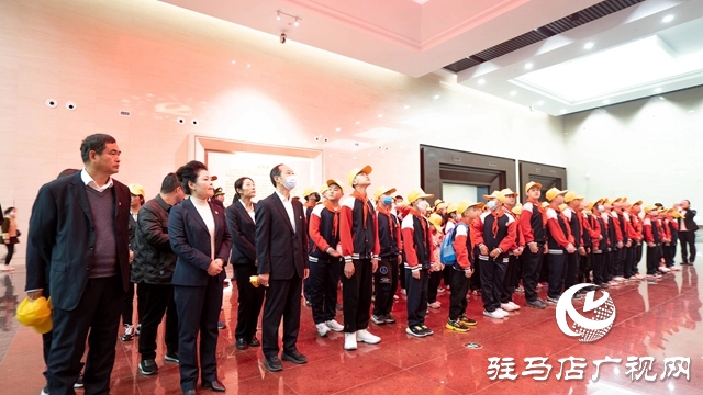 駐馬店實驗小學(xué)開展“緬懷革命先烈 傳承紅色基因”清明祭掃活動