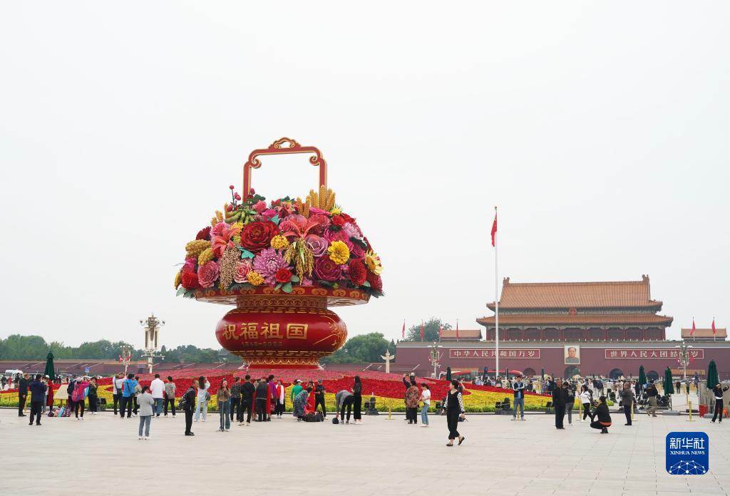 北京：花團(tuán)錦簇迎國(guó)慶