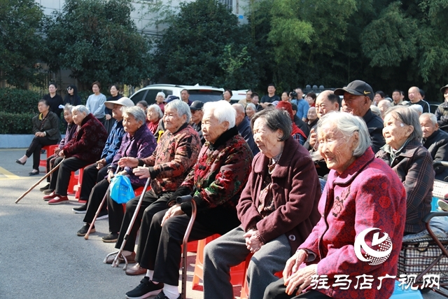 駐馬店開發(fā)區(qū)慈善總會組織開展“ 九九重陽節(jié) 濃濃敬老情”慰問活動