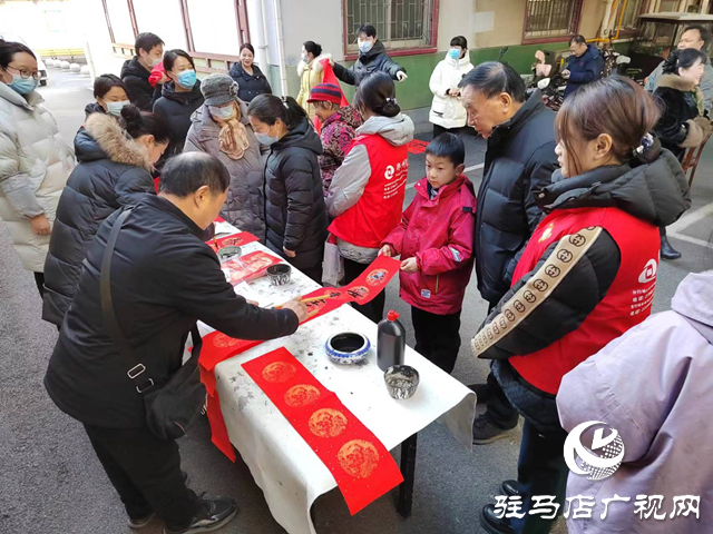 驛城區(qū)西園街道文明路社區(qū)：迎新春 送春聯 文化年貨暖民心