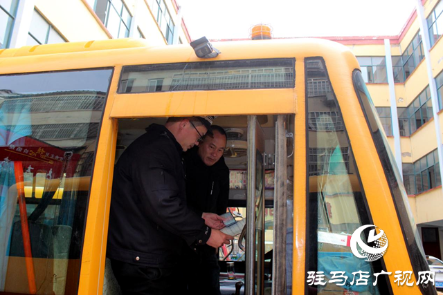 平輿交警全面開展新學(xué)期校車安全檢查筑牢校園交通安全屏障