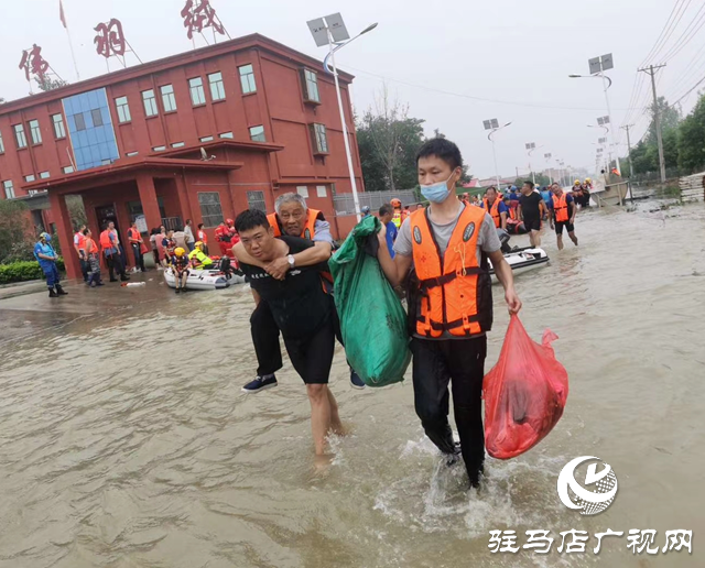 駐馬店市蛟龍水上義務(wù)搜救隊(duì)：救援生命 無(wú)怨無(wú)悔