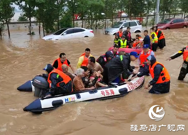 駐馬店市蛟龍水上義務(wù)搜救隊(duì)：救援生命 無(wú)怨無(wú)悔