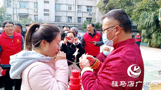 民俗文化進社區(qū) 女同胞沉浸式體驗非遺魅力