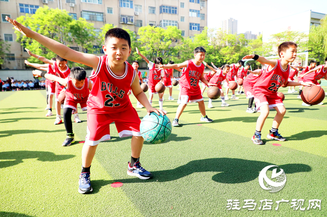 駐馬店實驗小學快樂健身節(jié)舉行