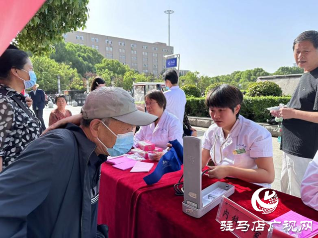 駐馬店醫(yī)療單位聯(lián)合開展全民營養(yǎng)周暨中國學生營養(yǎng)日義診活動