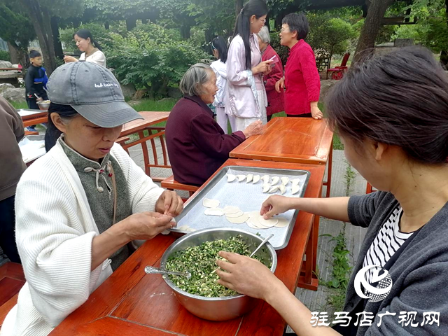 駐馬店經(jīng)濟(jì)開發(fā)區(qū)賈莊居委會(huì)：孝心餃子宴感恩母親