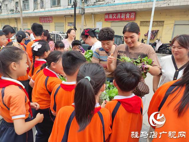 駐馬店市第四小學(xué)：勞動實踐收獲豐 愛心義賣傳真情