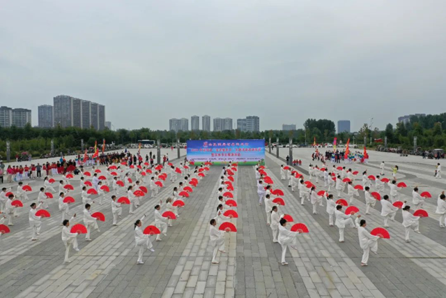 泌陽(yáng)縣“全民健身日”活動(dòng)盛大啟動(dòng)