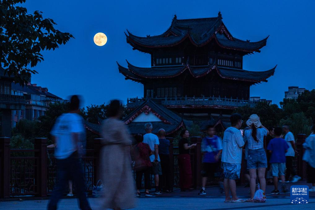 詩意中國丨萬里此情同皎潔 一年今日最分明