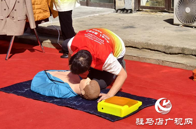 驛城區(qū)香山街道前張社區(qū)：迎國(guó)慶 送溫暖